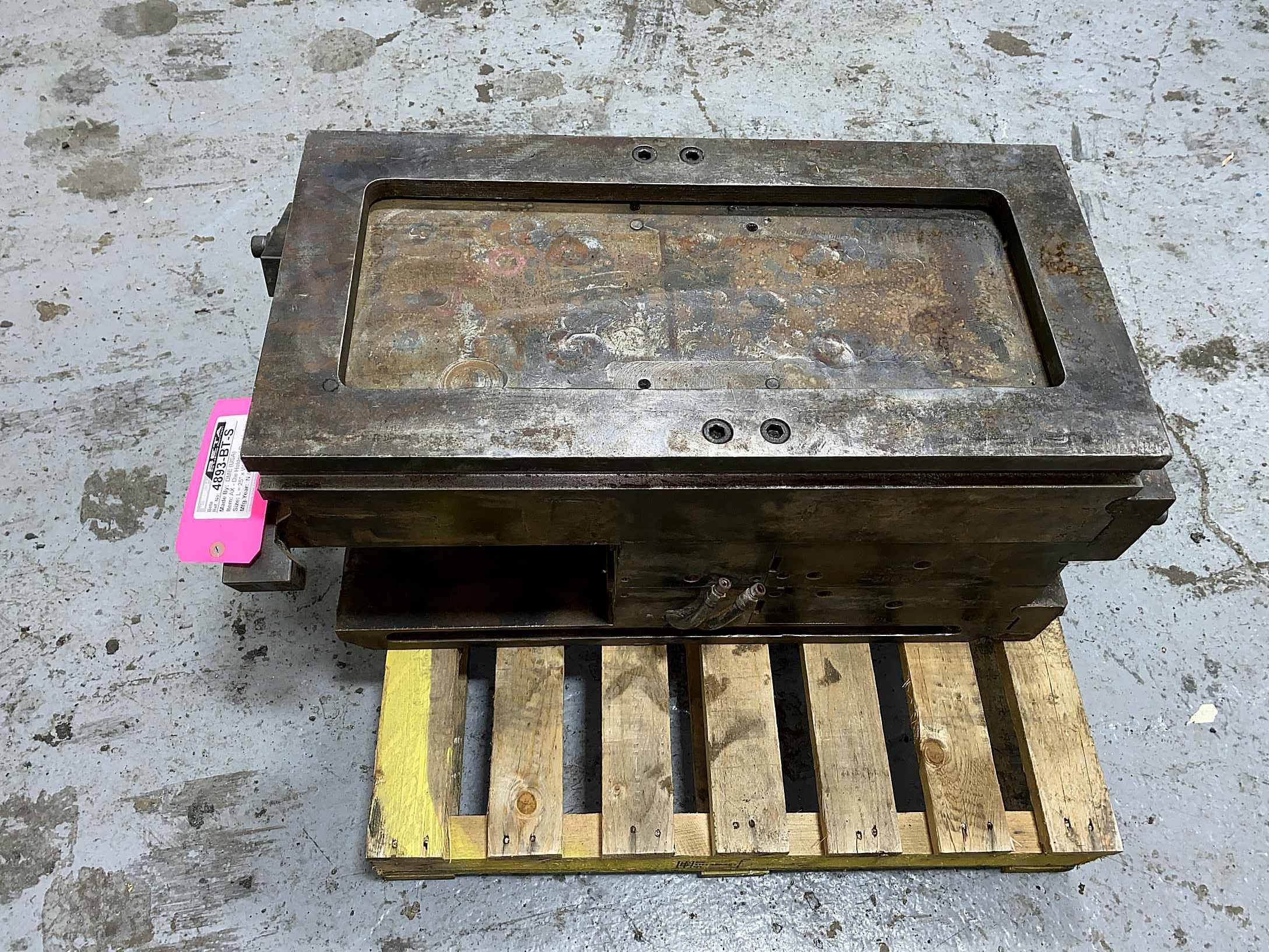 Picture of Used DME Standard Unit Die Holder