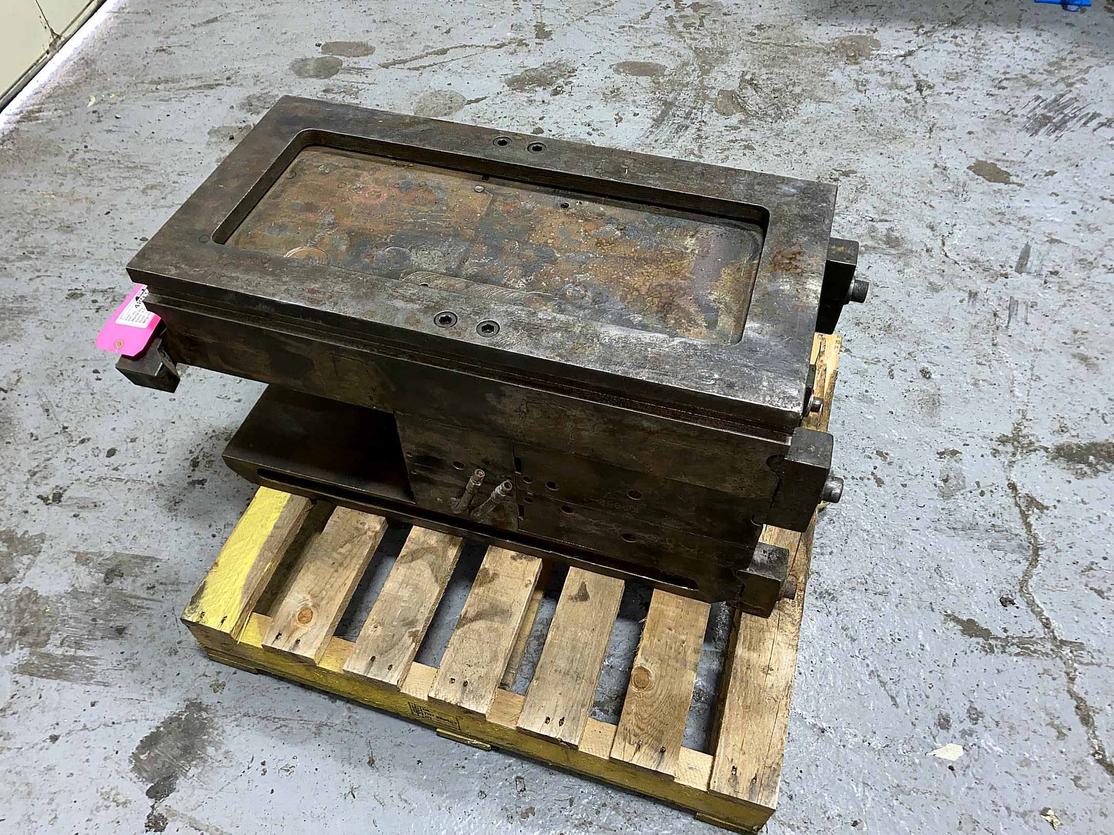 Image of Used DME Standard Unit Die Holder