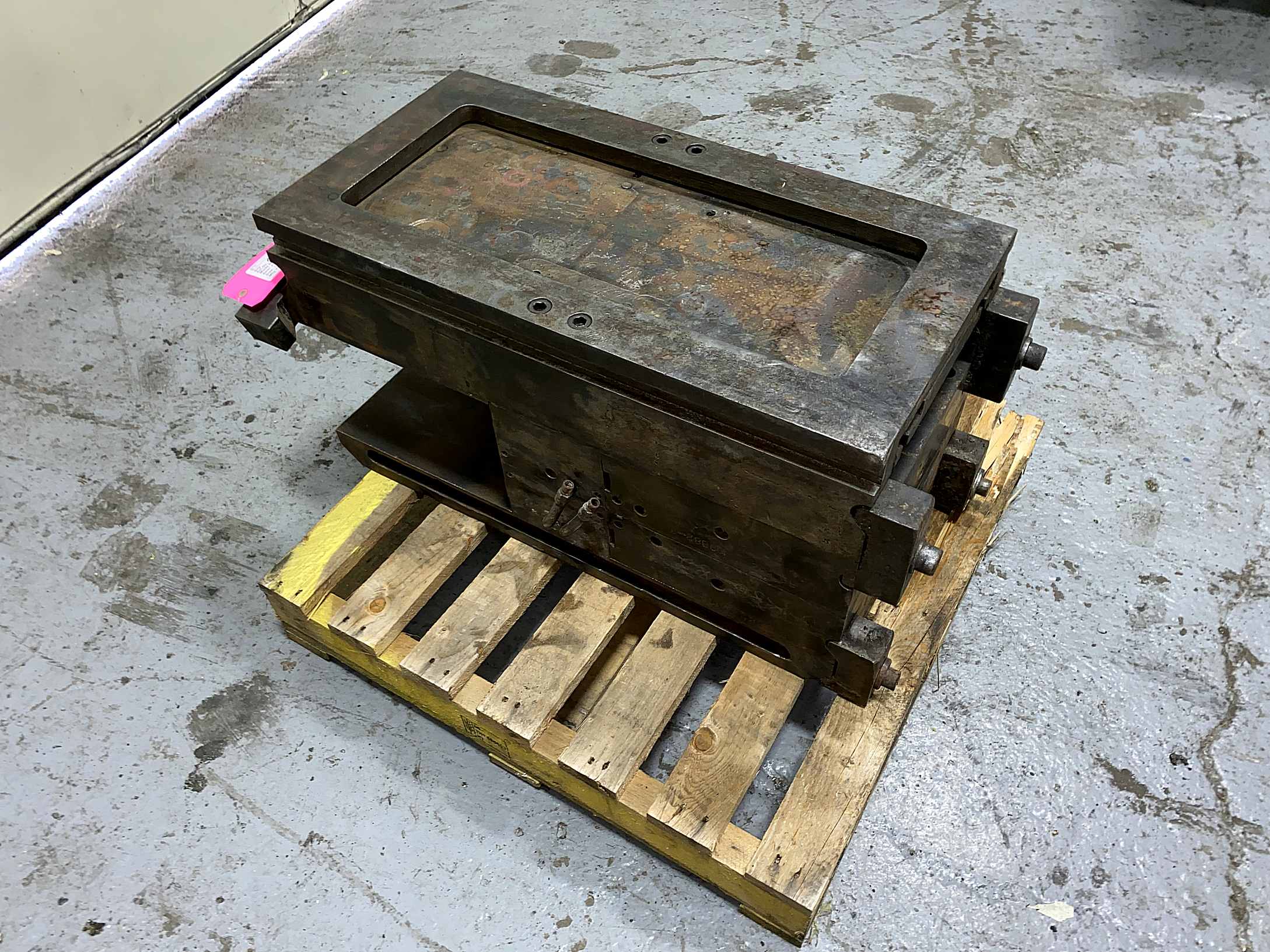 Detailed image of Used DME Standard Unit Die Holder