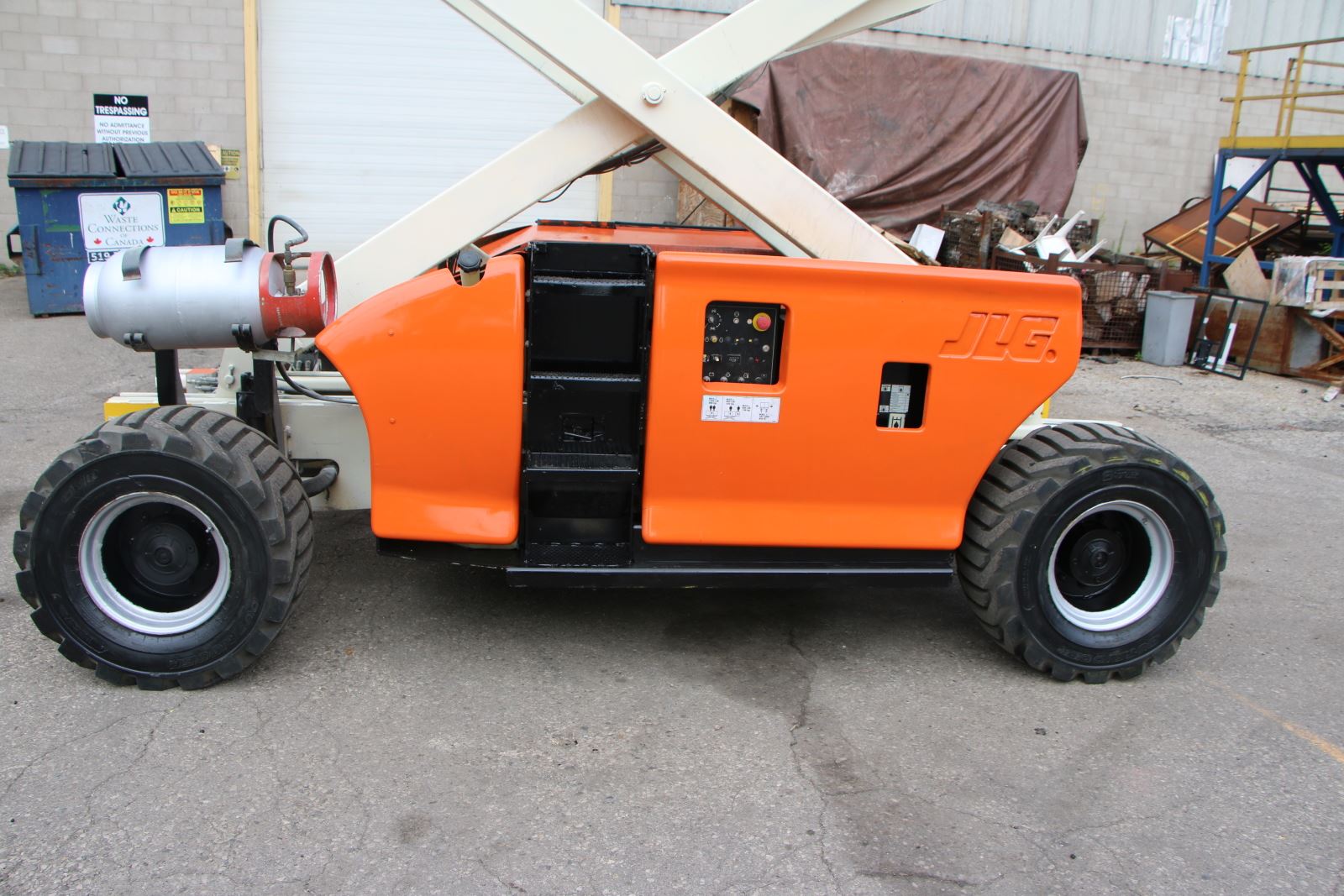 Detailed Picture of Used JLG Rough Scissor Lift