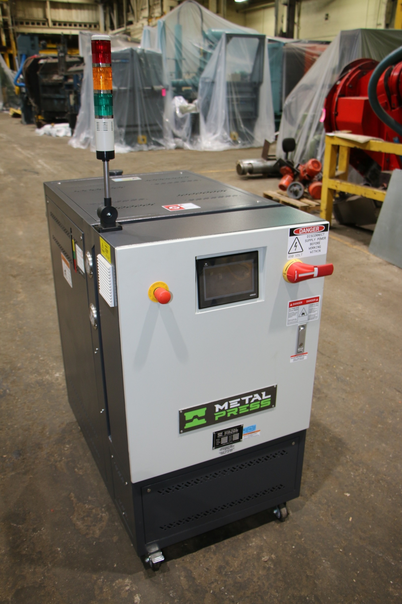 Imagen detallada de la nueva unidad de control de temperatura de aceite caliente Metalpress