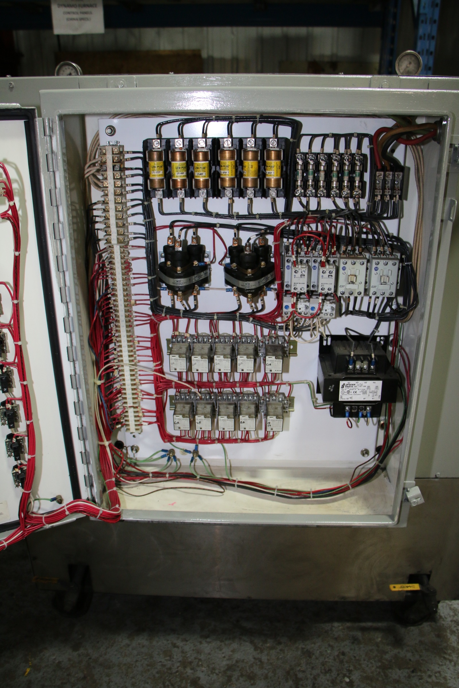 Imagen detallada de la unidad de control de temperatura de aceite caliente QPC usada