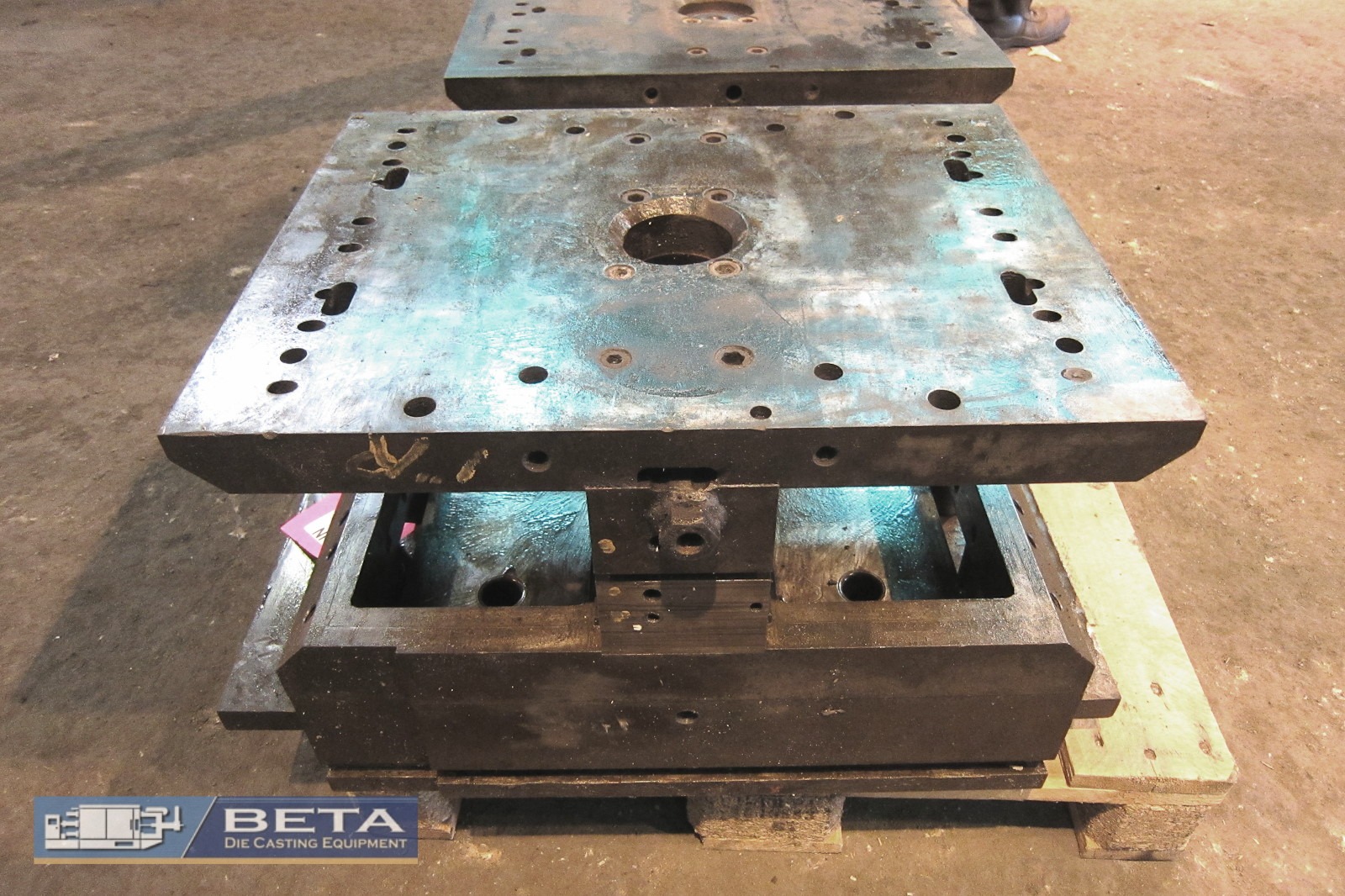 Image of Used Unit Die Holder Double Hot Chamber