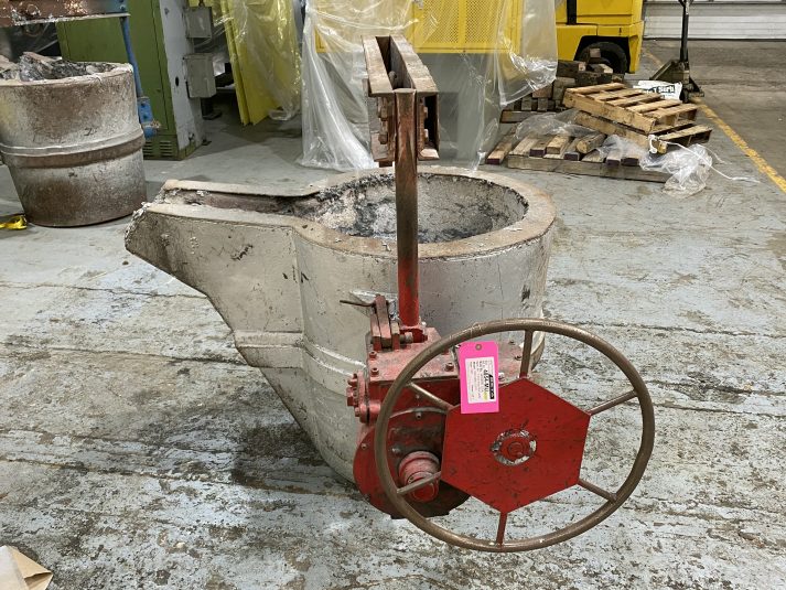 Picture of Used Geared Lip Pour Ladle