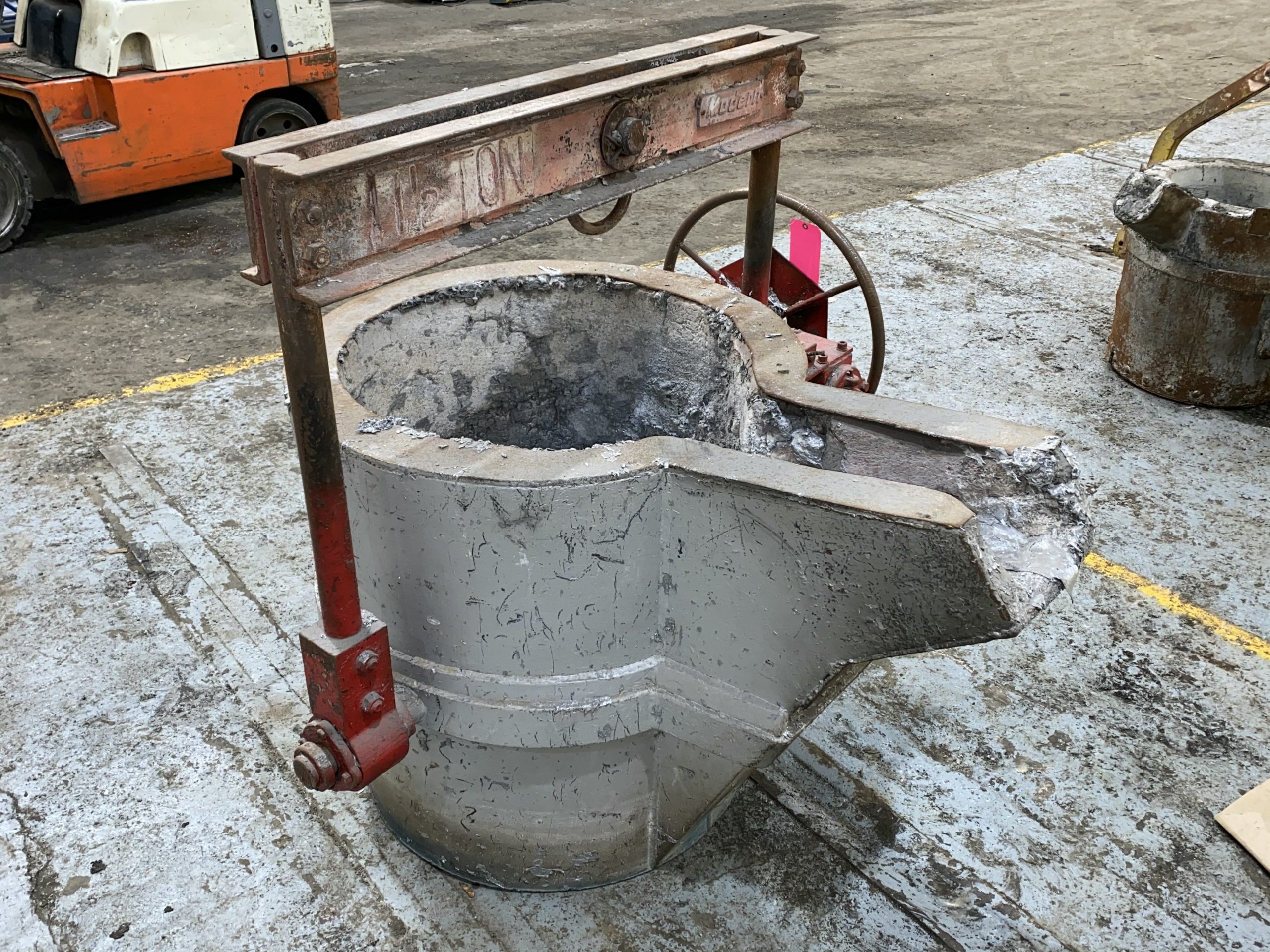 Detailed Picture of Used Geared Lip Pour Ladle