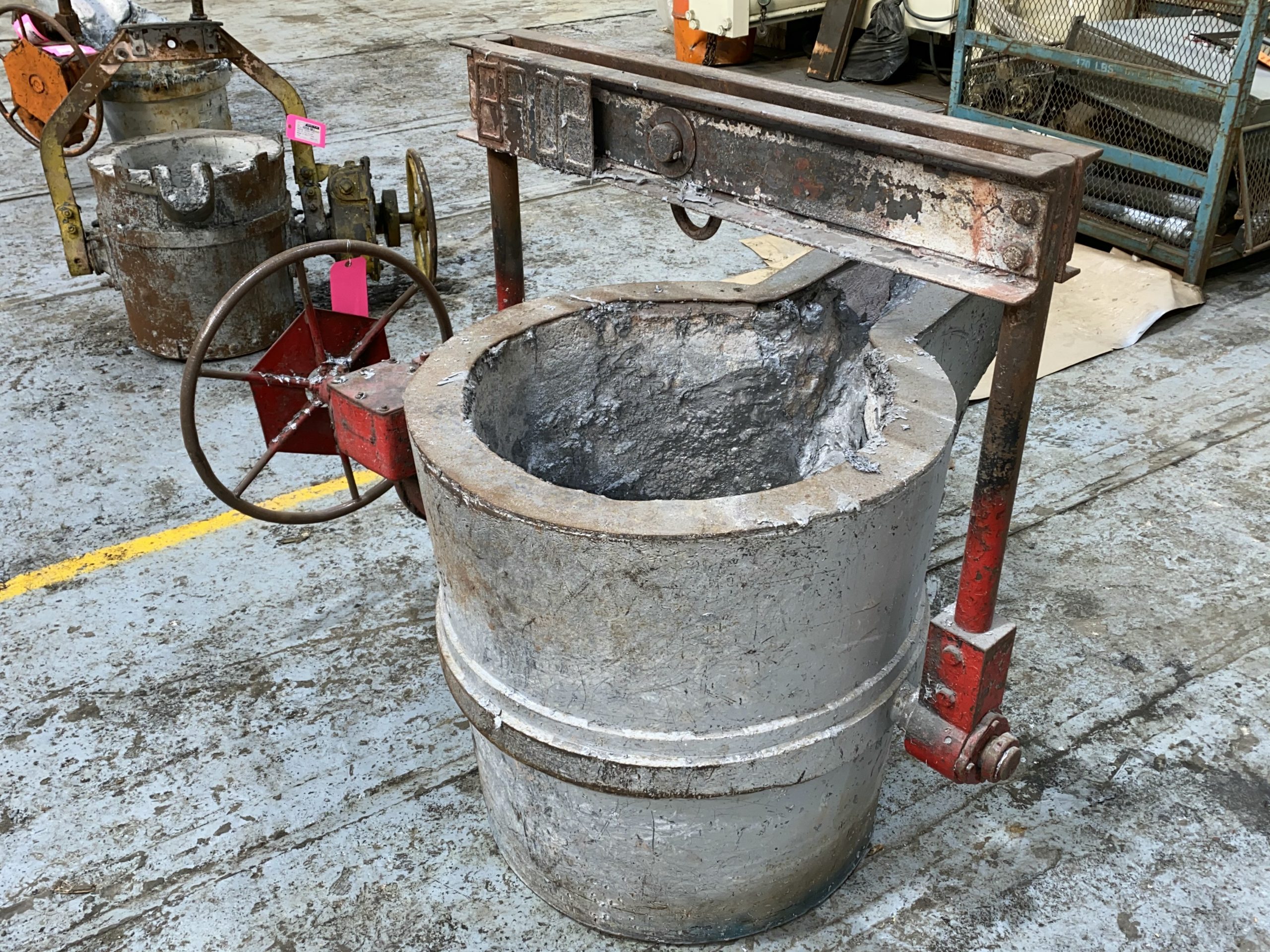 Detailed image of Used Geared Lip Pour Ladle