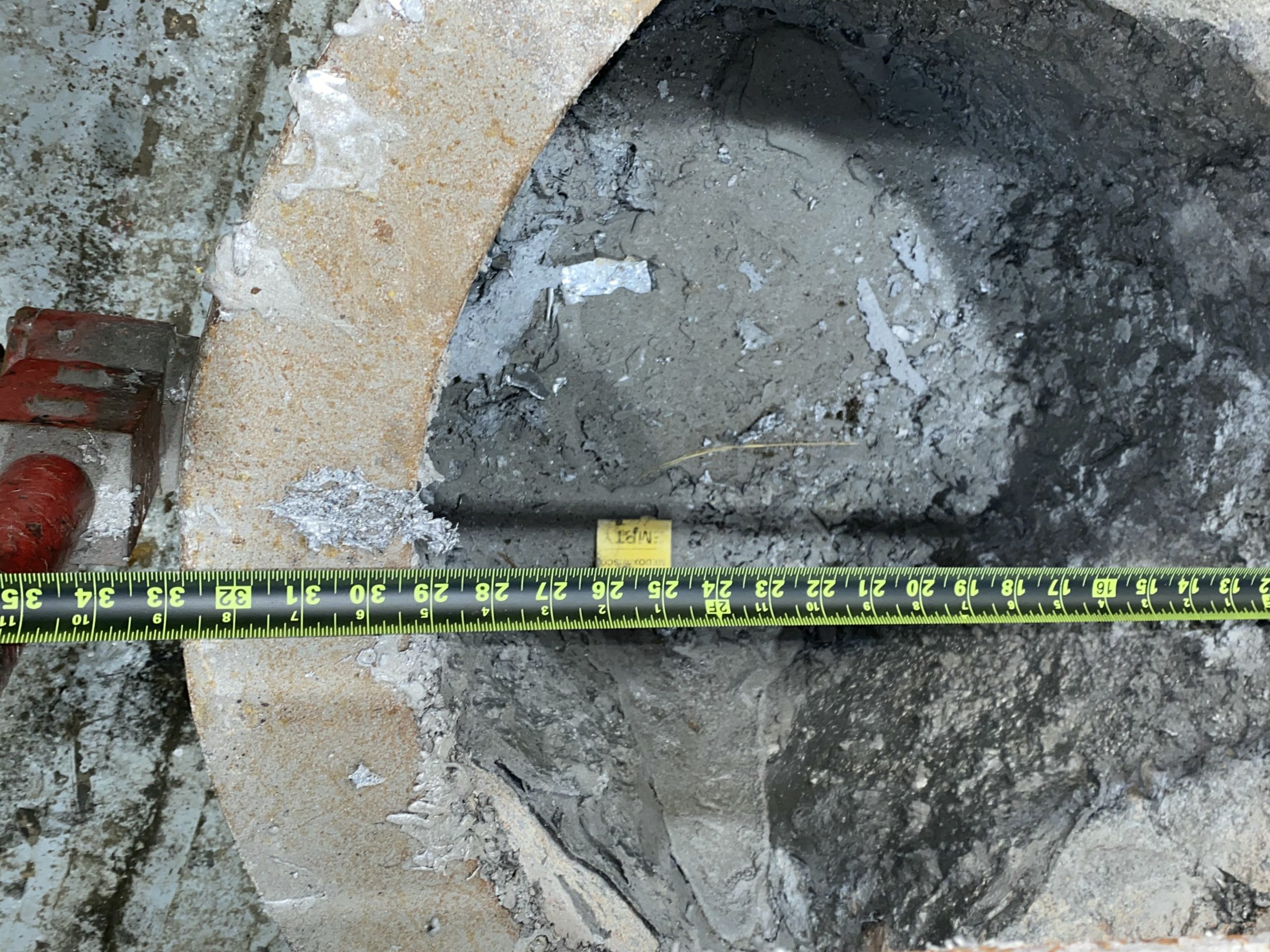 Image of Used Geared Lip Pour Ladle