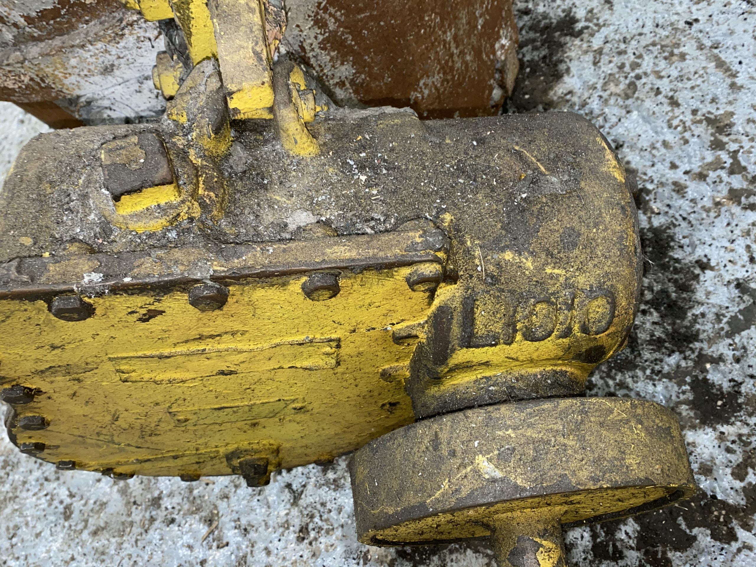 Picture of Used Geared Lip Pour Ladle