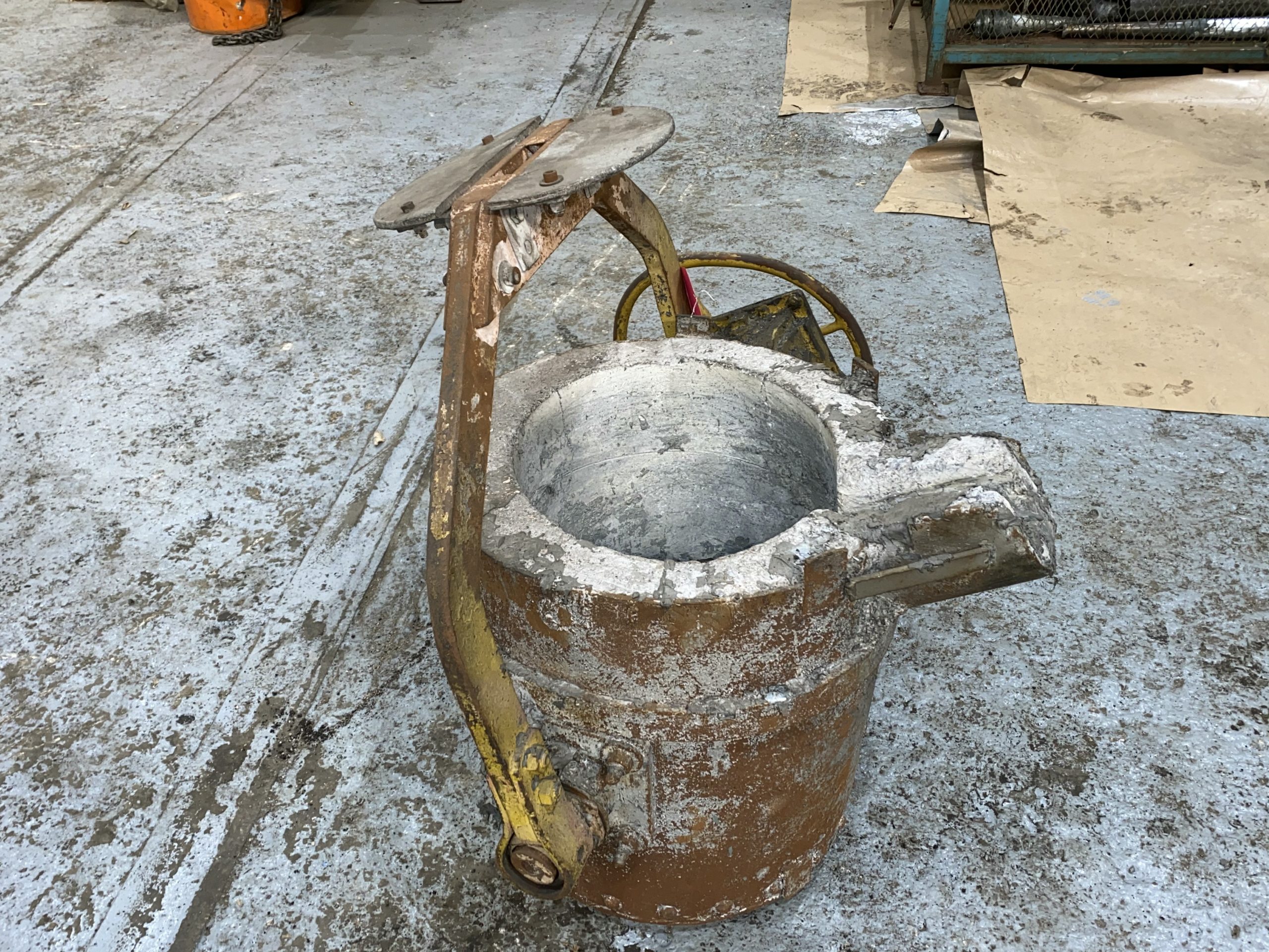 Image of Used Geared Lip Pour Ladle