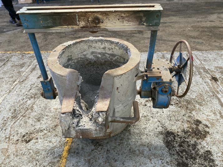 Picture of Used Geared Lip Pour Ladle
