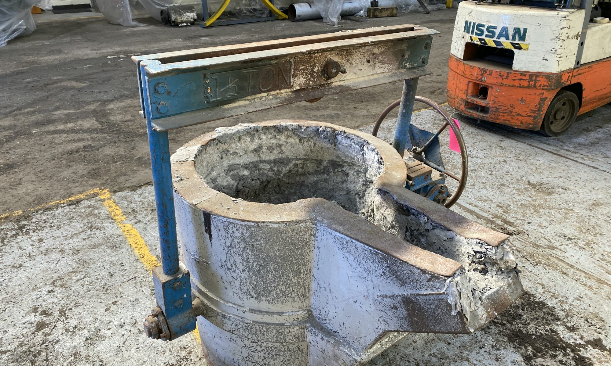 Image of Used Geared Lip Pour Ladle