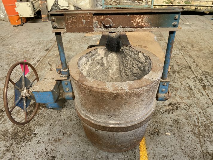 Detailed Picture of Used Geared Lip Pour Ladle