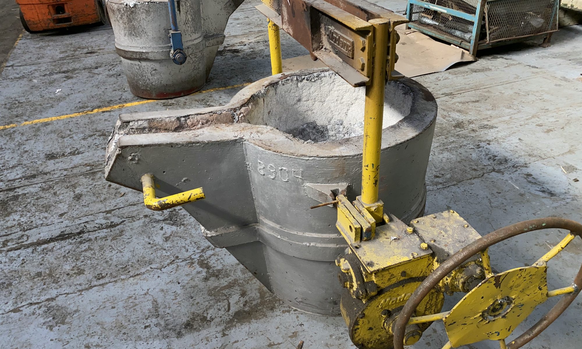 Picture of Used Geared Lip Pour Ladle