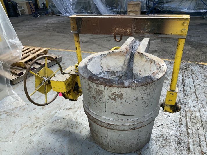 Image of Used Geared Lip Pour Ladle