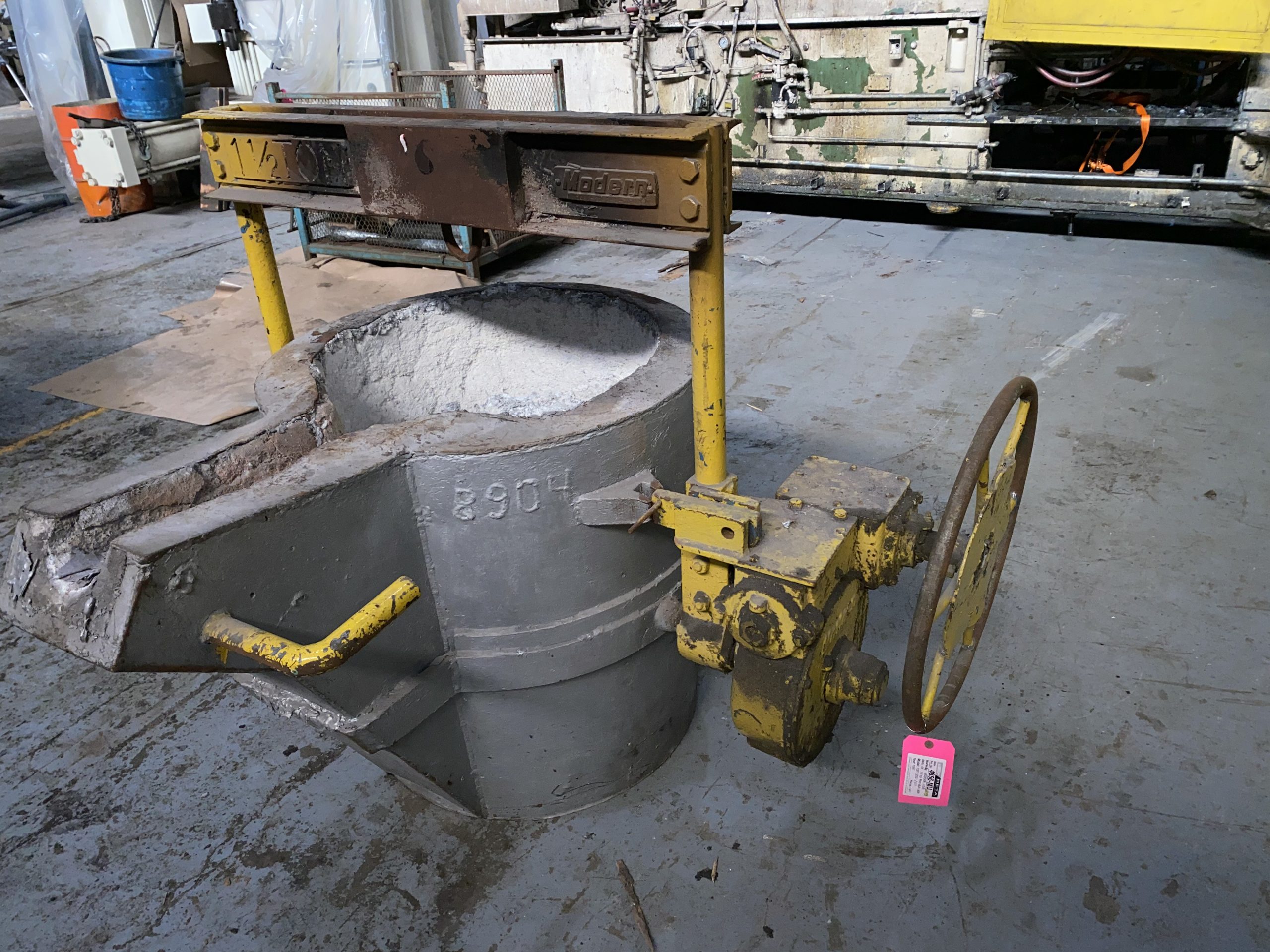 Picture of Used Geared Lip Pour Ladle