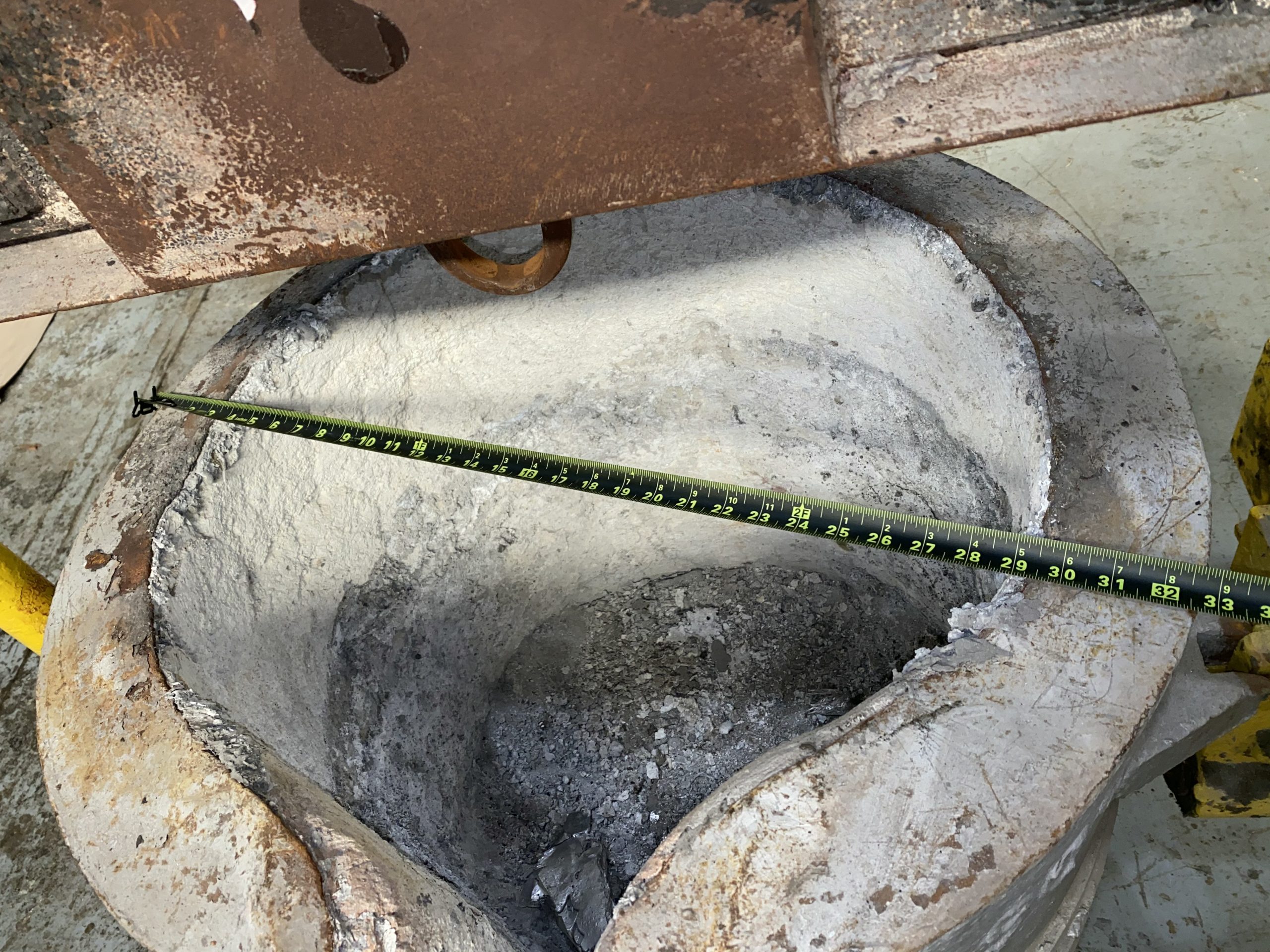 Image of Used Geared Lip Pour Ladle