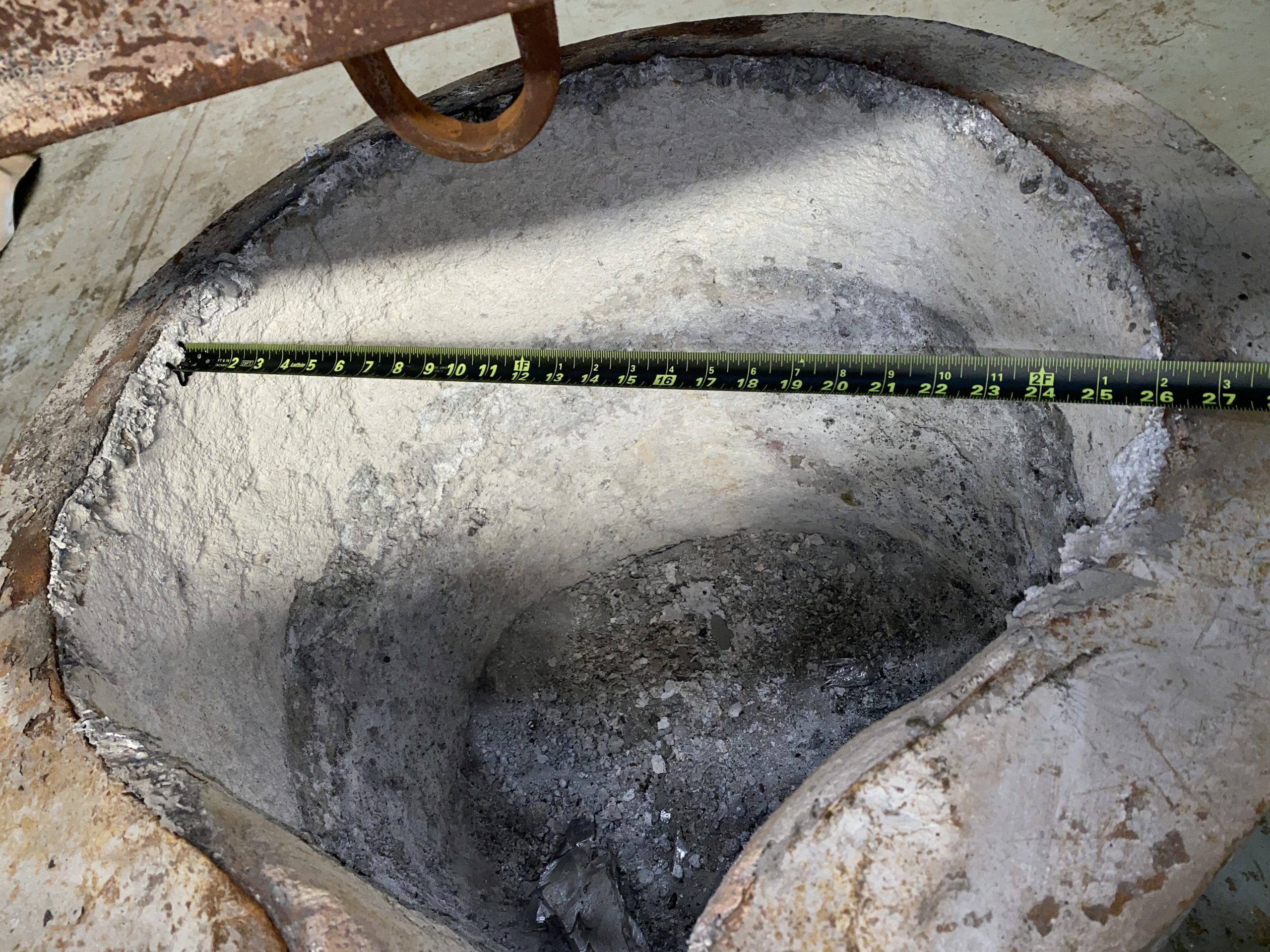 Detailed Picture of Used Geared Lip Pour Ladle