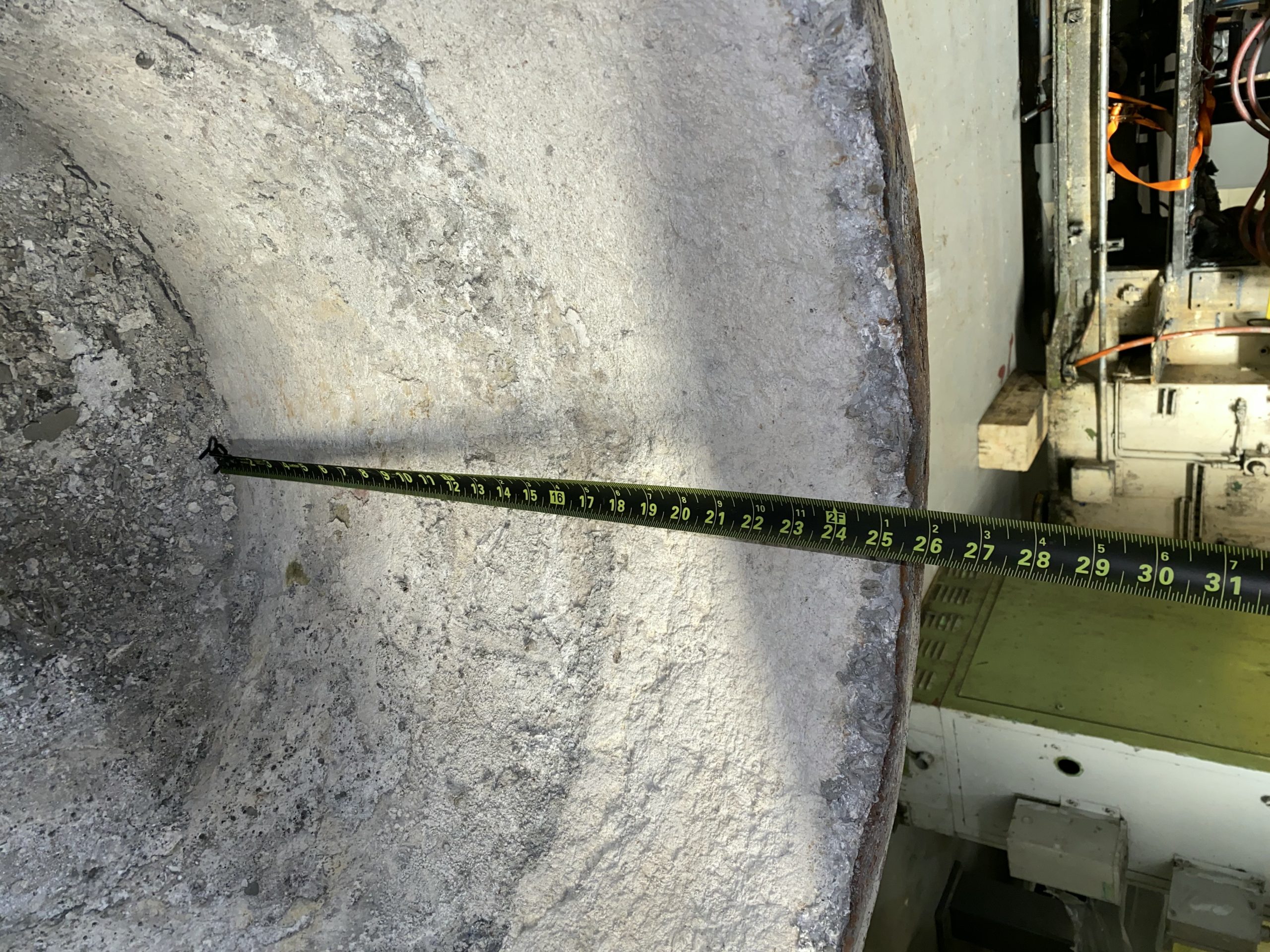 Detailed image of Used Geared Lip Pour Ladle