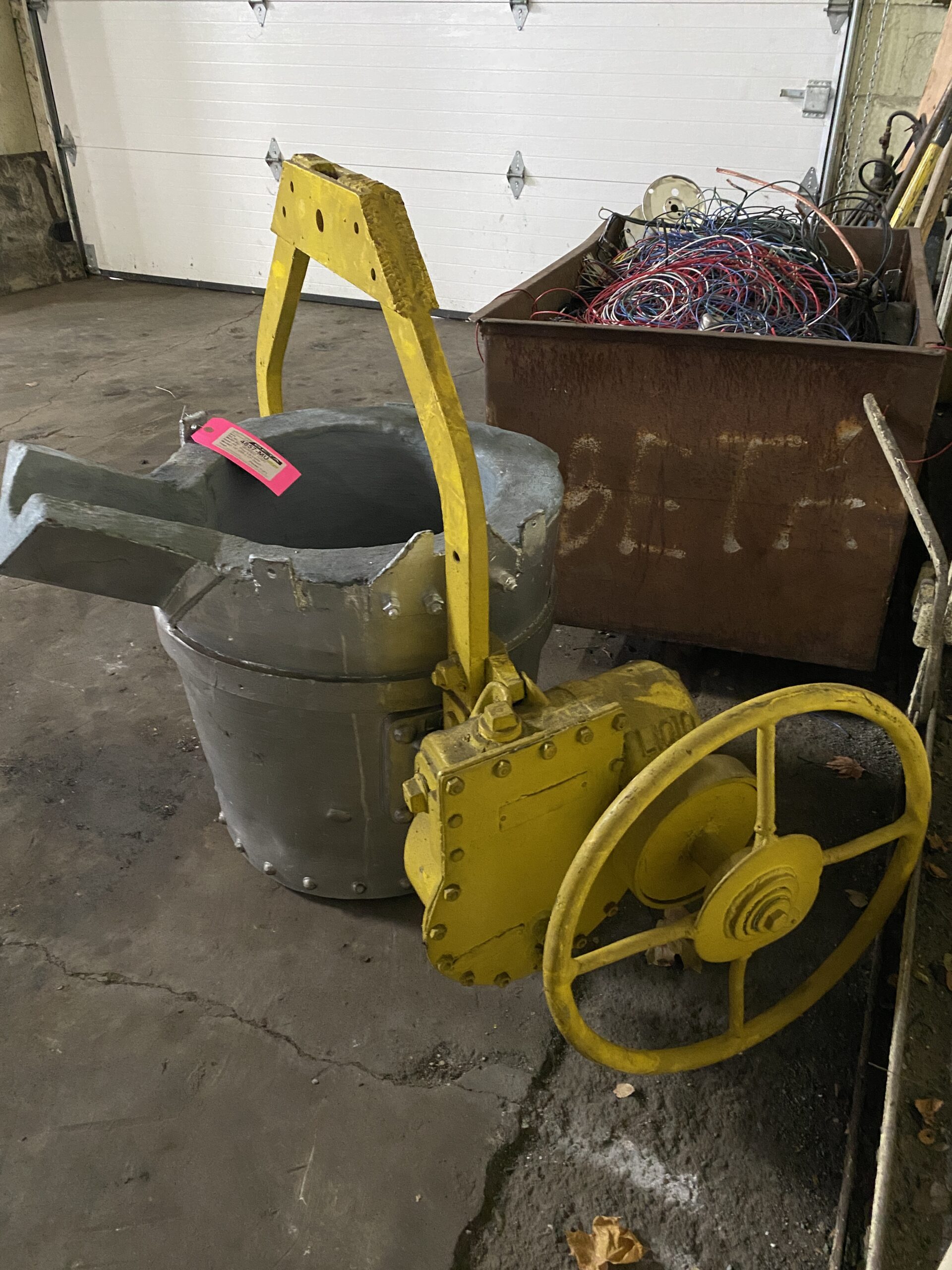 Detailed image of Used Lip Pour Ladle