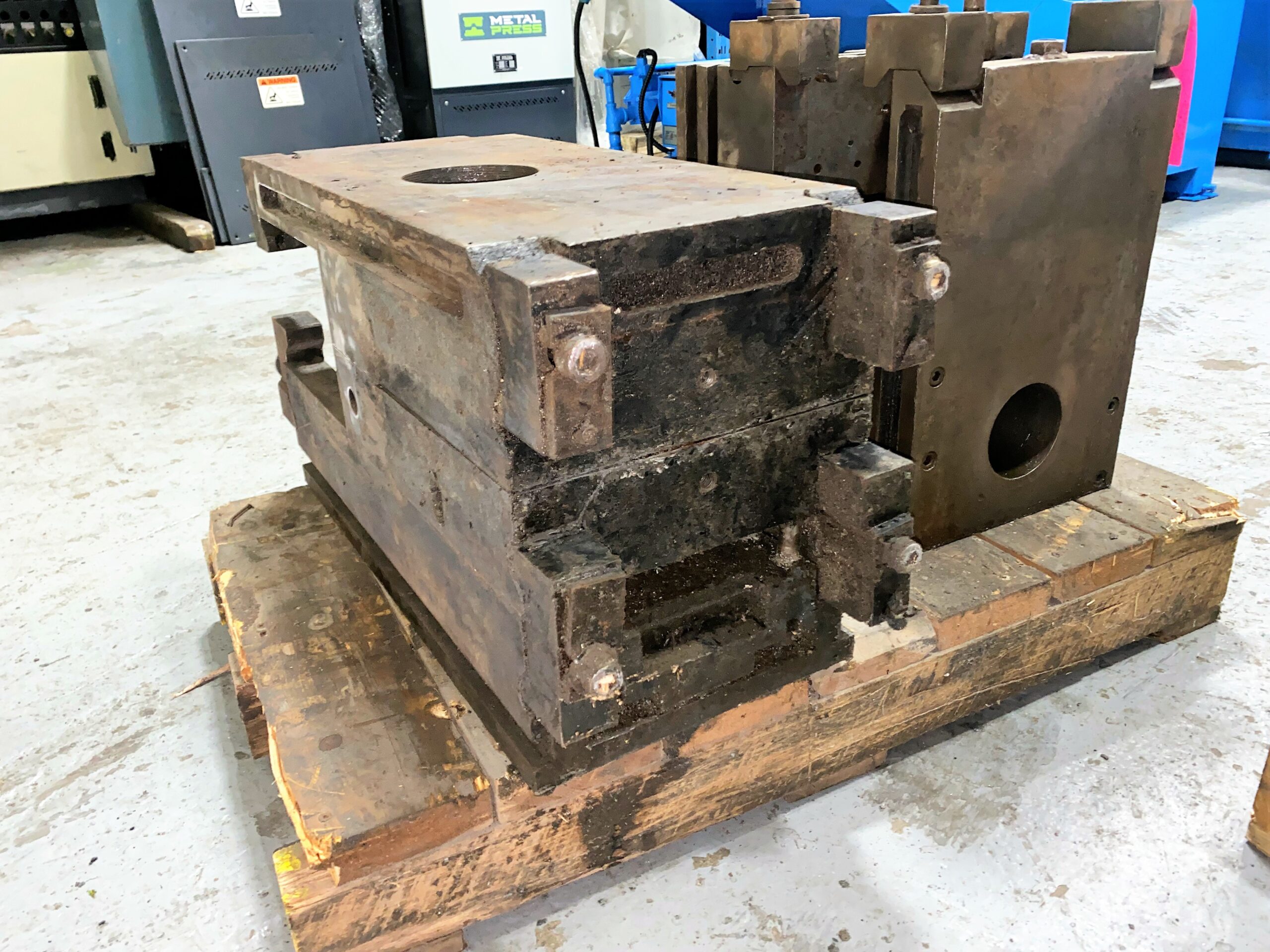 Detailed Picture of Used DME Standard Unit Die Holder