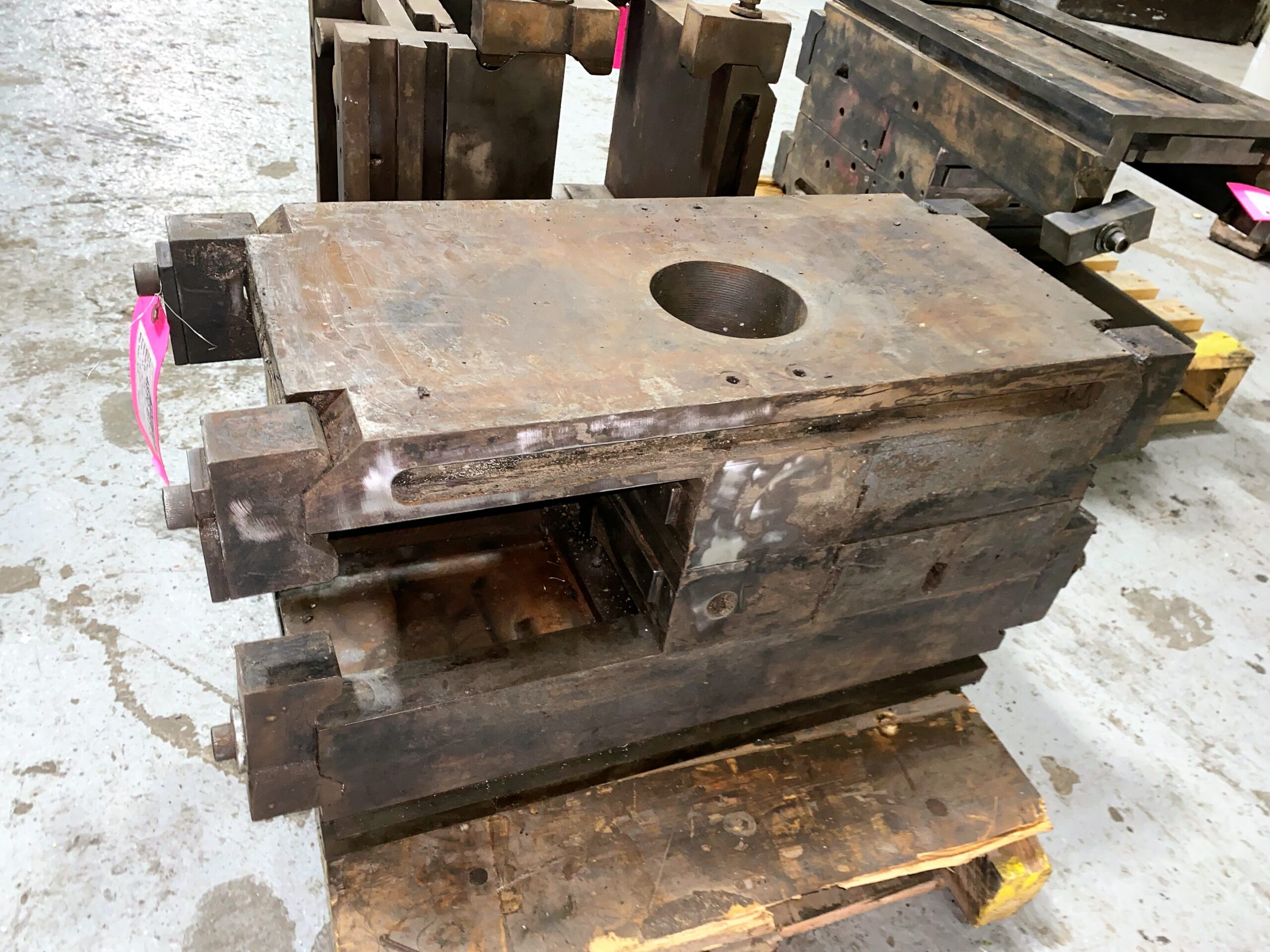 Detailed image of Used DME Standard Unit Die Holder