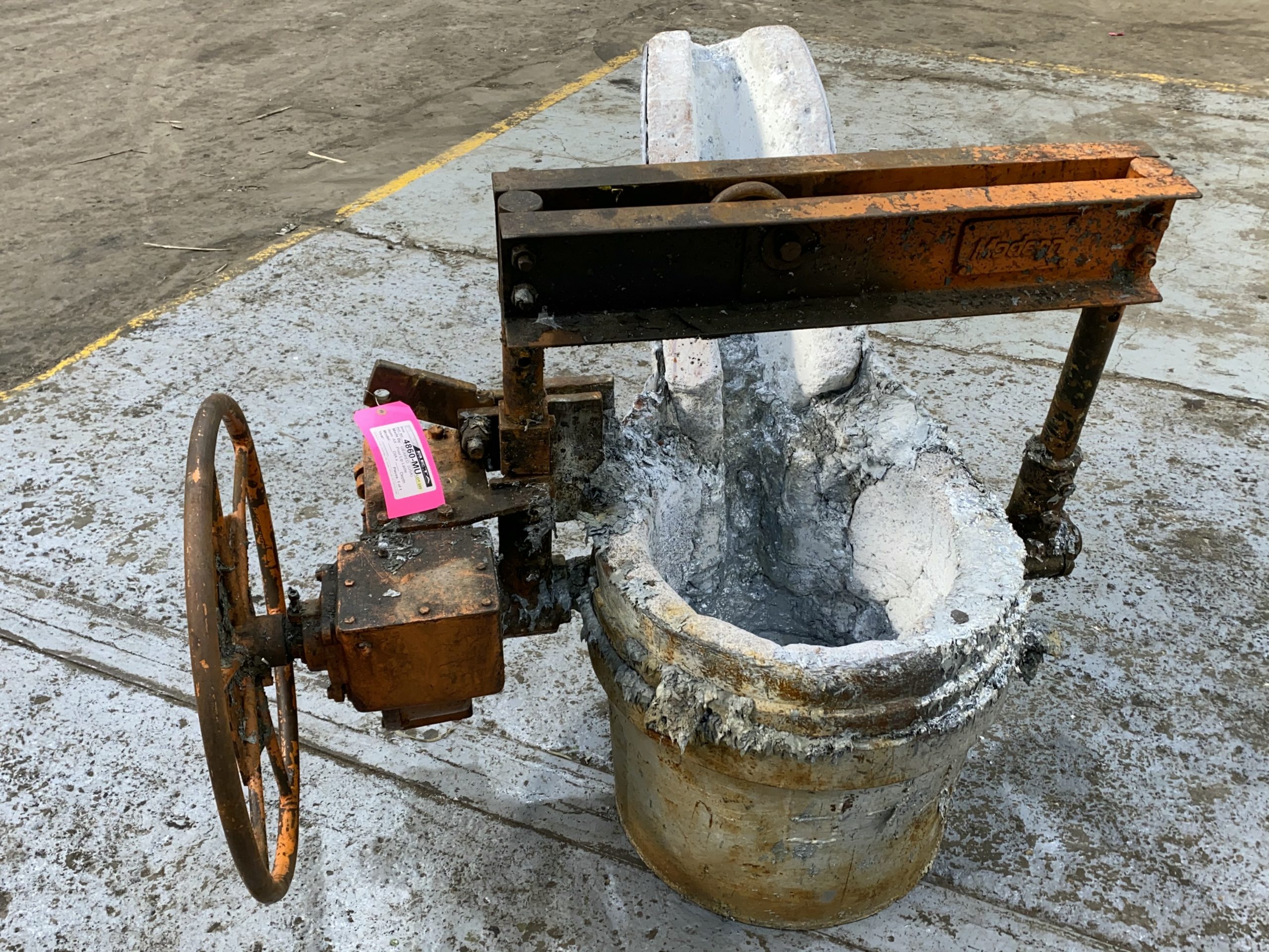 Picture of Used Geared Lip Pour Ladle