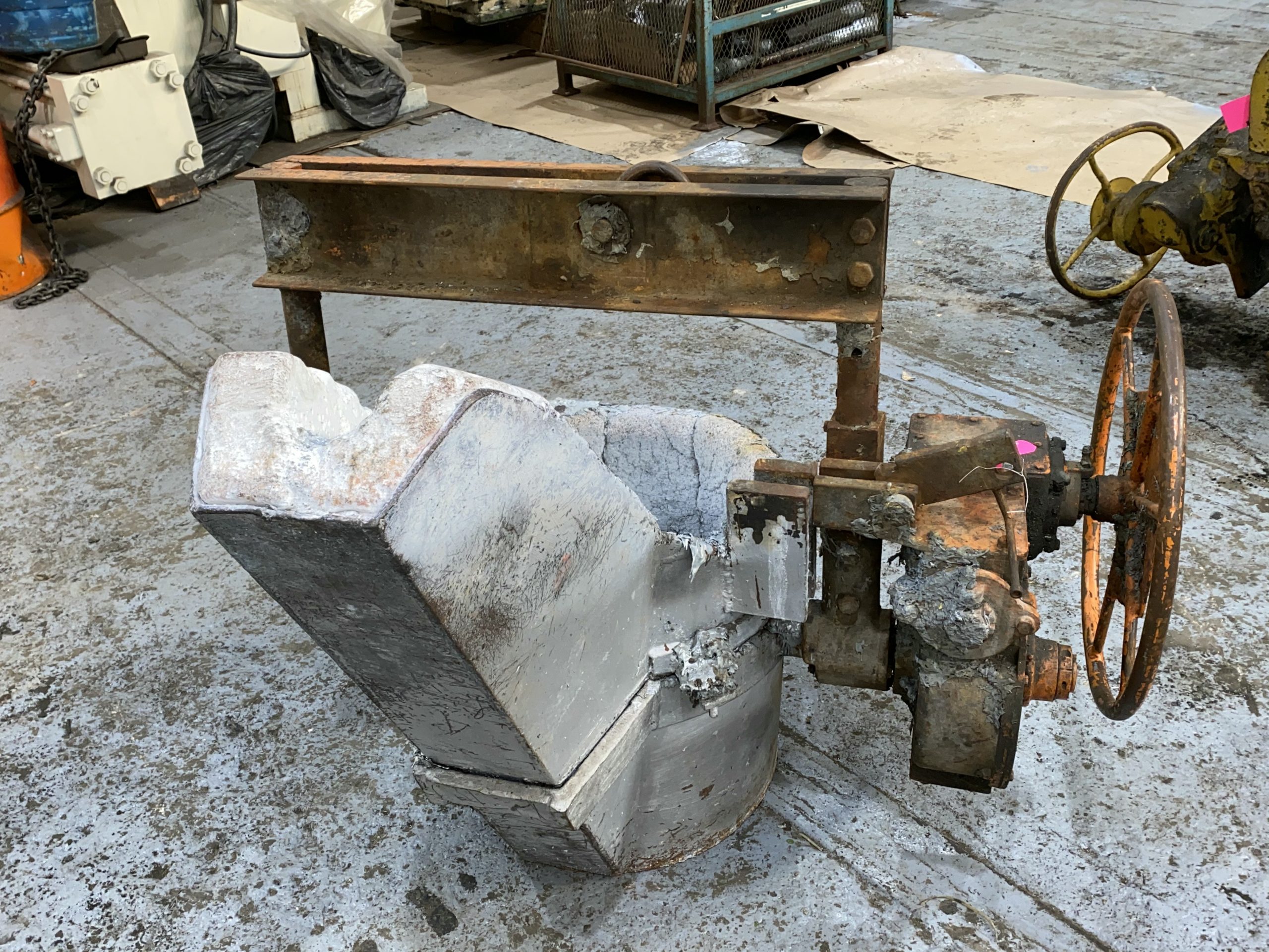 Detailed Picture of Used Geared Lip Pour Ladle