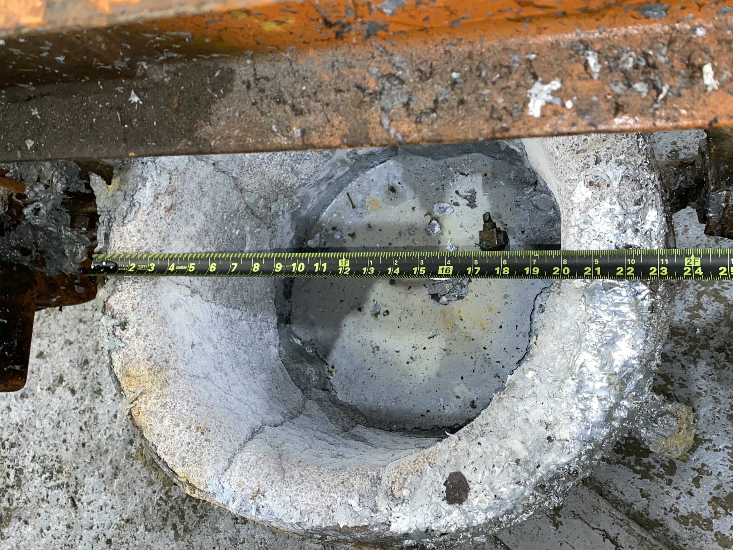 Detailed Picture of Used Geared Lip Pour Ladle