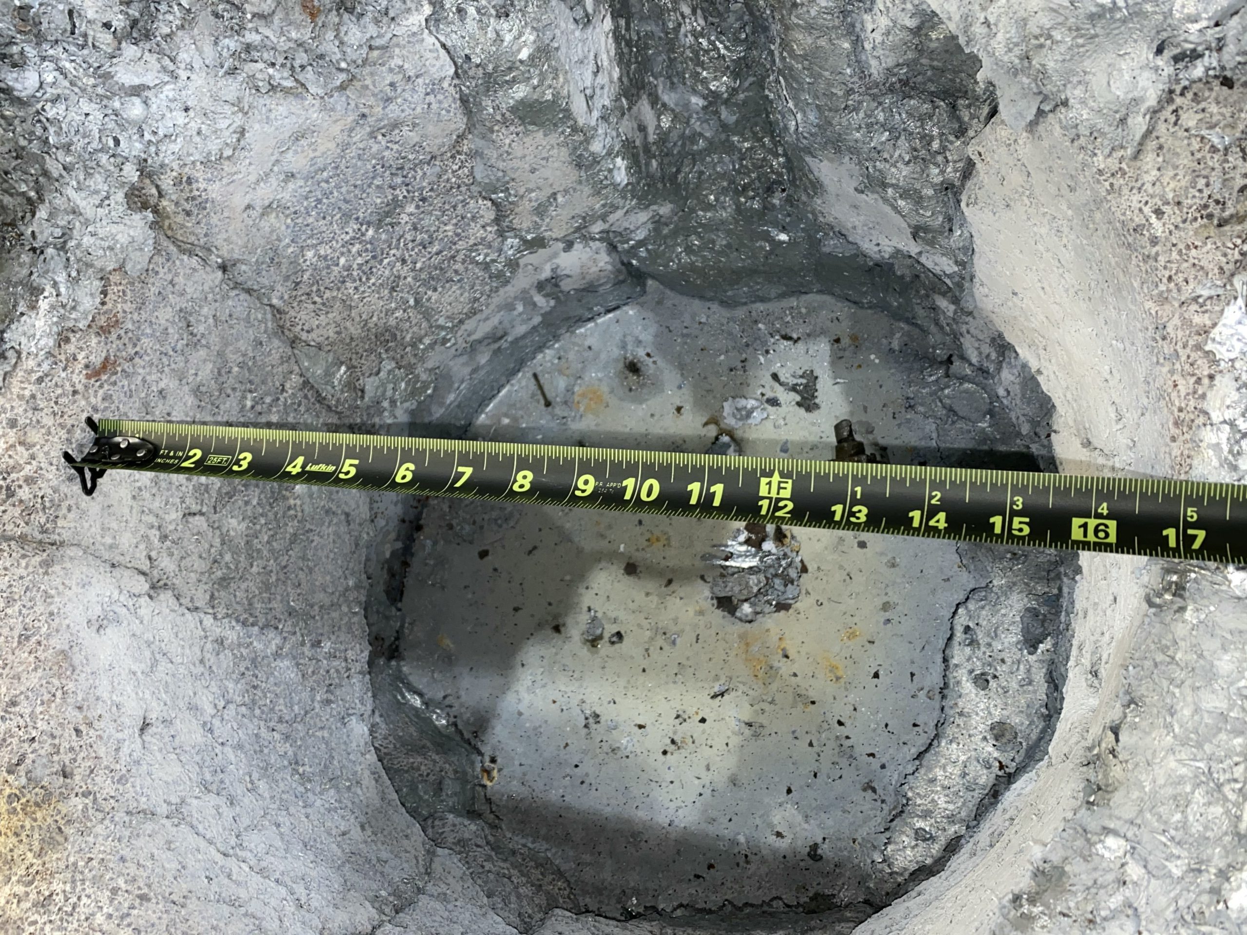 Detailed image of Used Geared Lip Pour Ladle