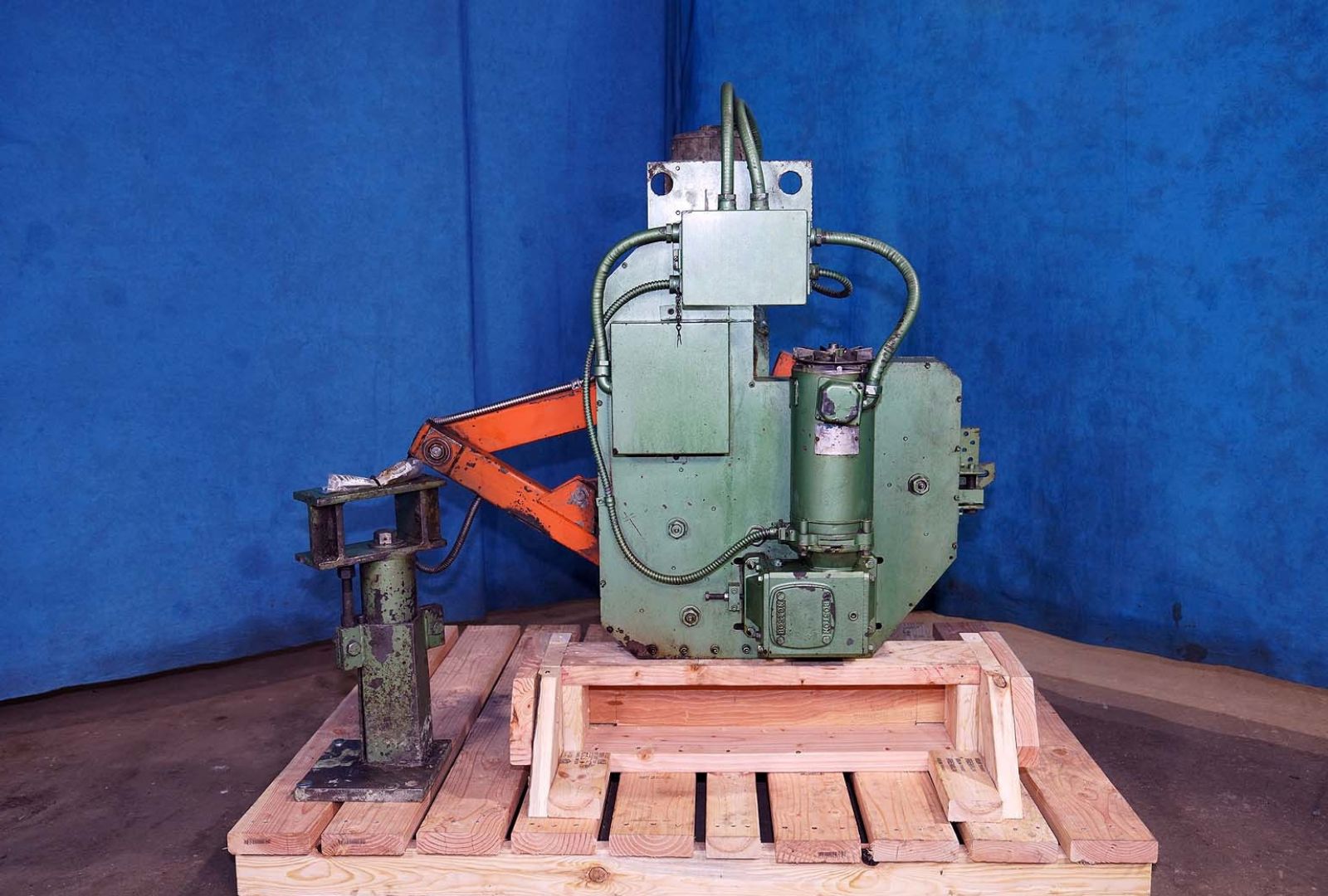 Used Snair Automatic Ladle – 30 Lbs Pour Cap – 65 Inch Stroke #5054