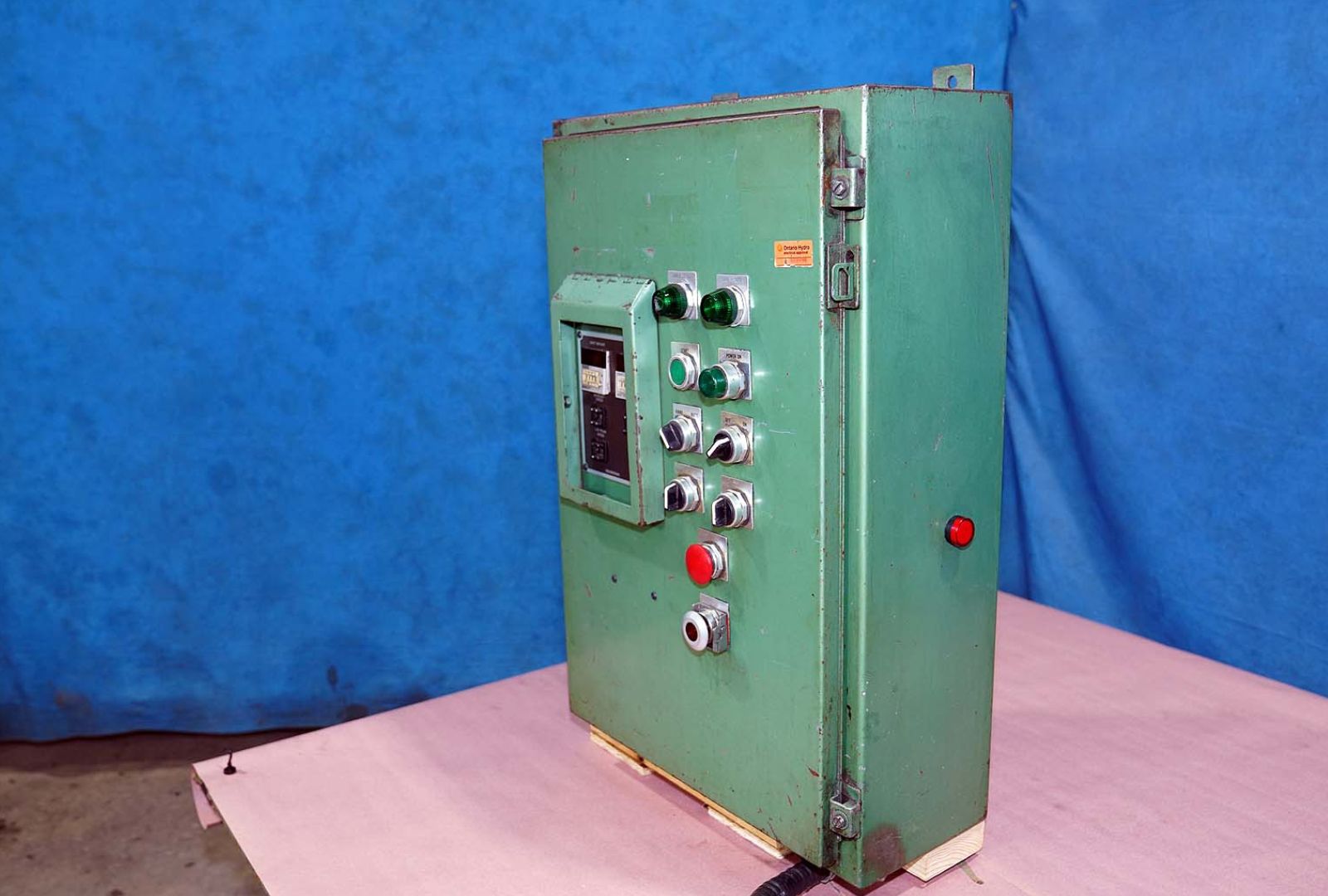 Used Snair Automatic Ladle – 30 Lbs Pour Cap – 65 Inch Stroke #5054